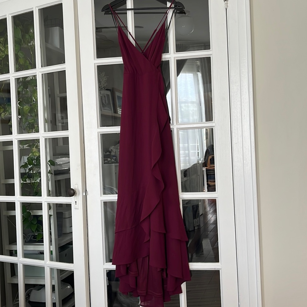 LULU’s - BURGUNDY LACE-UP HIGH-LOW MAXI DRESS - SMALL